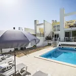 Granada Nyaraló